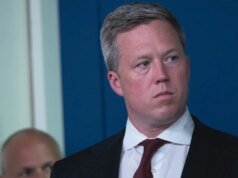 O secretário do Exército, Dan Driscoll, chega a Kiev para negociações de paz entre Rússia e Ucrânia