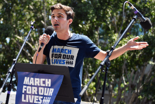 Sobrevivente de Parkland, Cameron Kasky, lança campanha para o Congresso NY-12