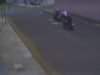 Vídeo: Homem rouba motocicleta e é agredido por testemunhas após perseguição em Uberlândia