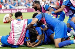 🚨 Ex-técnico da Bundesliga brilha: o menor país de todos os tempos garante vaga na Copa do Mundo