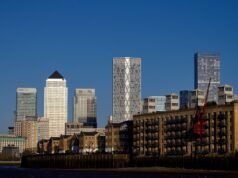 FTSE 100 termina semana em alta apesar das más notícias económicas