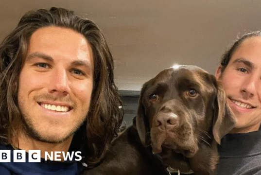 Mulher é condenada a 20 anos de prisão por assassinar irmãos surfistas australianos no México