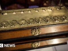 Um tribunal de Paris bloqueou o leilão da calculadora mais antiga