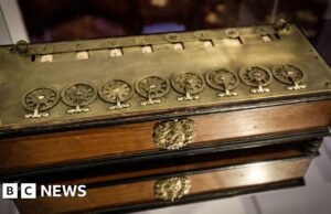 Um tribunal de Paris bloqueou o leilão da calculadora mais antiga