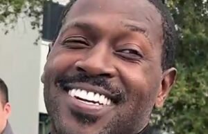 Antonio Brown é visto fora da prisão após pagar fiança