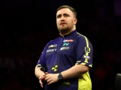 Dart Littler se torna o mais jovem número um do mundo aos 18 anos