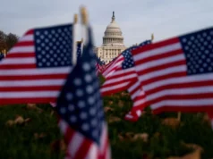 Governo dos EUA retoma ajuda, mas divergências políticas continuam profundas