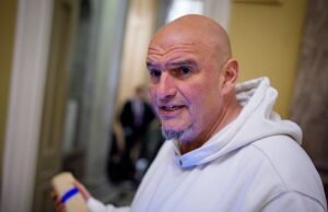 Fetterman recebe apoio do MAGA após cair do lado de fora de sua casa na Pensilvânia
