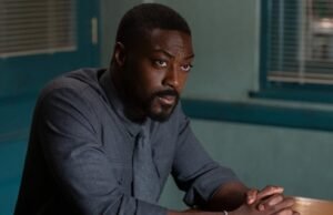 O mais novo policial de Law & Order não está aqui para fazer amigos: David Ajala nos apresenta. Theo Walker