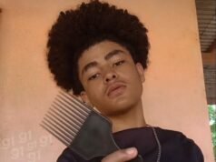 Adolescente negro de AC promove cuidados com cabelos crespos nas redes sociais: ‘Autoestima melhorou’