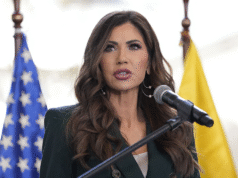 A instalação do ICE em Newport gerou oposição democrata após a reunião de Noem