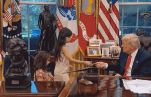 Trump cumprimenta crianças no Salão Oval e diz “Meu nome é Donald”
