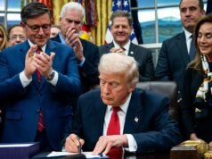 Índice de aprovação de Trump bate recorde em pesquisa da Fox News