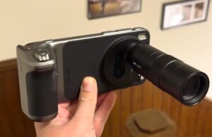 Um telefone celular que pode ser usado como uma câmera digital compacta removendo a lente