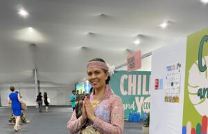 Foto: Roupas e acessórios expressam diversidade cultural nos corredores da COP 30 em Belém