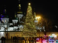 O Natal de Kiev durante a guerra destaca a realidade ‘dividida’ da cidade