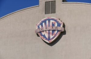 Paramount inicia batalha de aquisição da Warner Bros com oferta hostil de £ 81,3 bilhões