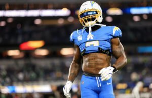 O linebacker do Chargers, Denzel Perryman, foi suspenso por 2 jogos após colisão de capacete com capacete no Cowboys WR Ryan Flournoy