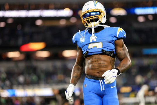 O linebacker do Chargers, Denzel Perryman, foi suspenso por 2 jogos após colisão de capacete com capacete no Cowboys WR Ryan Flournoy