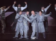 Amigos tão esperados se reúnem para apresentação ao vivo do grupo Big 4 de Hong Kong