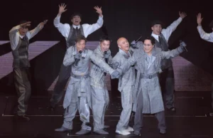 Amigos tão esperados se reúnem para apresentação ao vivo do grupo Big 4 de Hong Kong