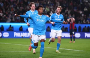 Neres dobra o Napoli e vence a Supercopa da Itália sobre o Bologna