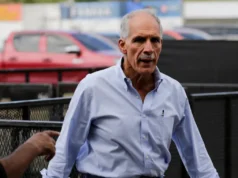 À medida que as eleições presidenciais hondurenhas se aproximam do fim, Asufura, o apoiante de Trump, assume a liderança.