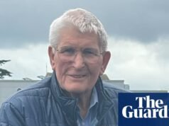 Aposentado multado em £ 250 por ‘cuspir’ depois que uma folha voou para a boca de Lincolnshire