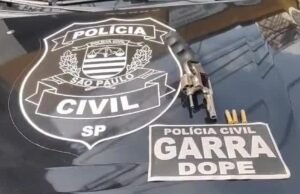 Policiais trocam tiros com criminosos transportados por motocicleta em Etim Bibi, Zona Sul de SP; Criminoso fugiu, mas foi preso pela UPA de Tabo da Serra