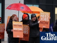 Wes Streeting melhora proposta para médicos residentes na Inglaterra na tentativa de evitar greve. médicos