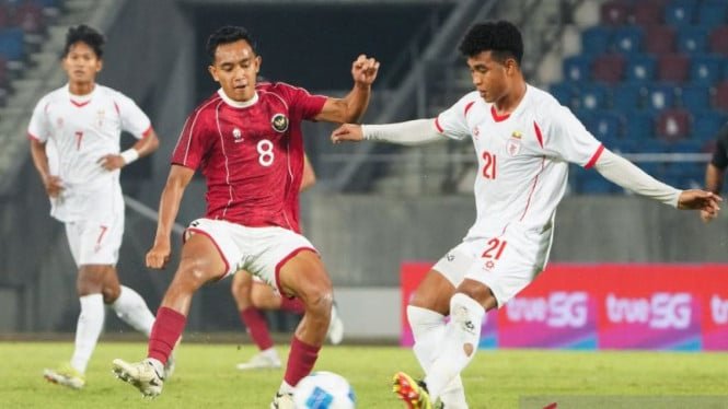 1765588281_693c18dd57663-timnas-indonesia-u-22-vs-myanmar-u-22_665_374.jpg