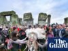 ‘Sinto-me especial em meu coração’: milhares de pessoas se reúnem em Stonehenge para o solstício de inverno