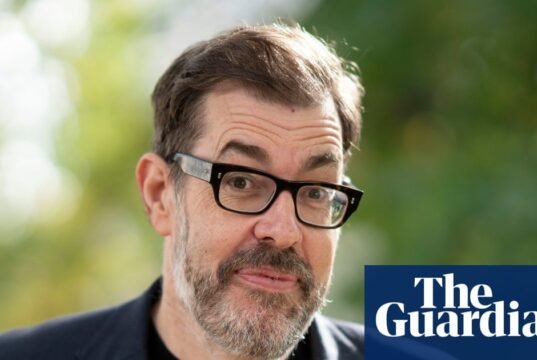 The Impossible Fortune, de Richard Osman, está no topo da lista de livros mais vendidos do Reino Unido em 2025