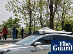 Os robotáxis chineses chegarão a Londres no próximo ano, enquanto Lyft e Uber revelam parceria. carros autônomos