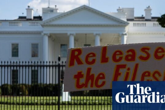 Trump reclama que arquivos de Epstein estão prejudicando pessoas que o conheceram “inocentemente” Jeffrey Epstein