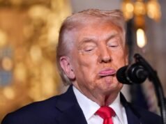 Epstein arquiva atualização ao vivo: Trump diz que fotos de um homem inocente podem ‘arruinar’ a reputação enquanto o DOJ critica a divulgação limitada