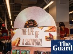 Os CDs retornam às listas de compras de Natal enquanto a Geração Z abraça a indústria musical do ‘retro renascimento’