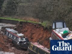 Rachadura no Canal de Shropshire devido ao colapso do aterro artificial. Shropshire