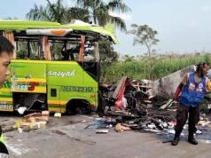 Pelo menos 16 pessoas morreram após capotamento de ônibus na popular rota turística de Java