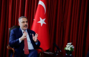 Turquia diz que o governo e a polícia de Gaza deveriam se manifestar antes que o Hamas se desarme no acordo de cessar-fogo