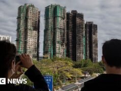 Hong Kong vai às urnas enquanto a cidade lamenta incêndios mortais