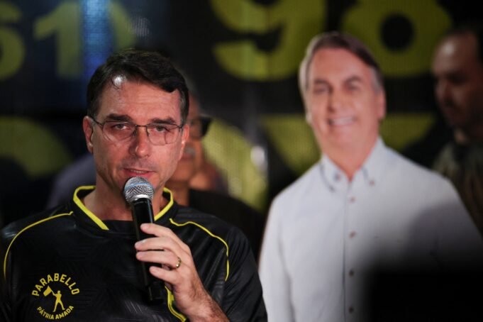 2025-11-22t230937z-1710660657-rc2y1iamon6z-rtrmadp-3-brazil-bolsonaro.jpg
