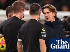 ‘O jogo acabou’: Thomas Frank irritado com as decisões do VAR na derrota do Spurs para o Tottenham Hotspur