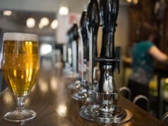 Público ‘entrou em pânico’ com paralisações e cortes de empregos após aumento de impostos orçamentários