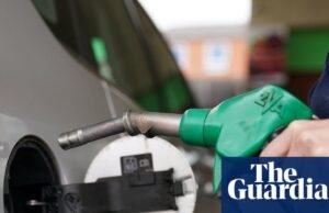 Os motoristas do Reino Unido estão sendo cobrados a mais porque os preços dos combustíveis não conseguem acompanhar o mercado de petróleo, observa o cão de guarda.