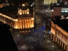 Milhares de pessoas reúnem-se novamente na Bulgária para exigir a demissão do governo