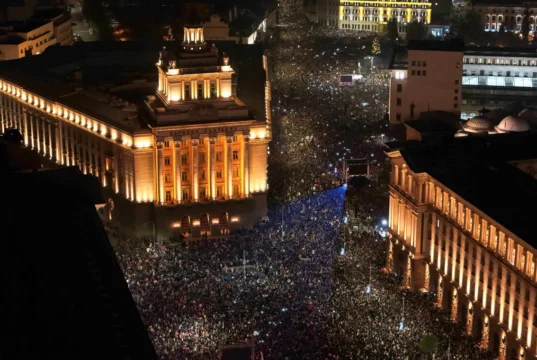 Milhares de pessoas reúnem-se novamente na Bulgária para exigir a demissão do governo