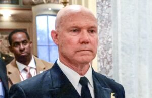 O almirante disse aos legisladores que todos no suposto barco de drogas estavam em uma lista de alvos militares.