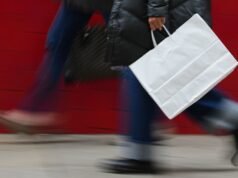 Os gastos ajudaram a impulsionar o crescimento económico de 4,3% entre julho e setembro, mostrou o relatório atrasado do PIB