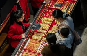 Preços ao consumidor na China sobem, mas deflação industrial piora